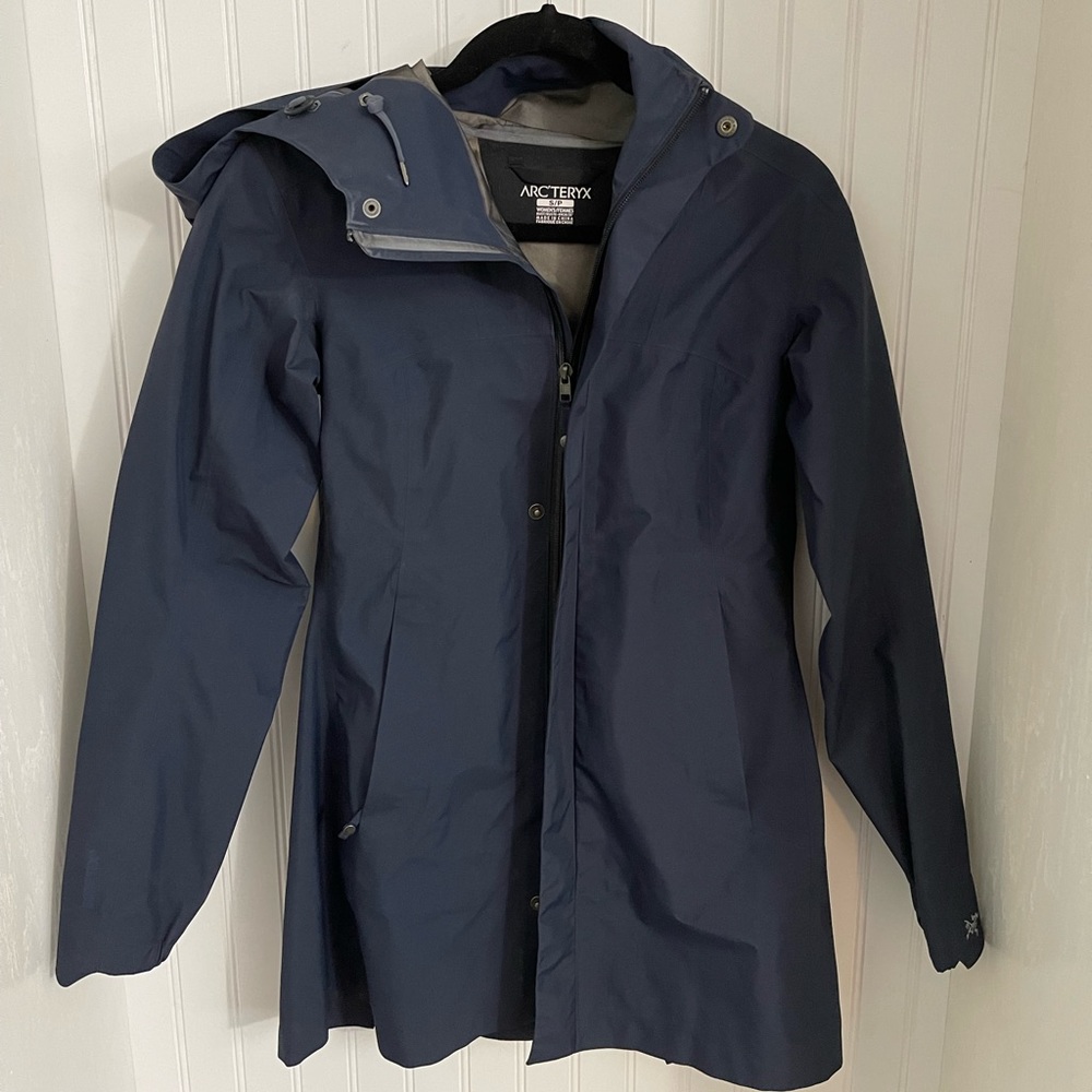 Arc’Teryx Gore-Tex Women’s Small Waterproof Rain Jacket